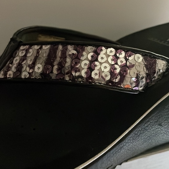 VOLATILE woman’s flip flop wedge, size 10, black with silver sequence, used. - Picture 2 of 15